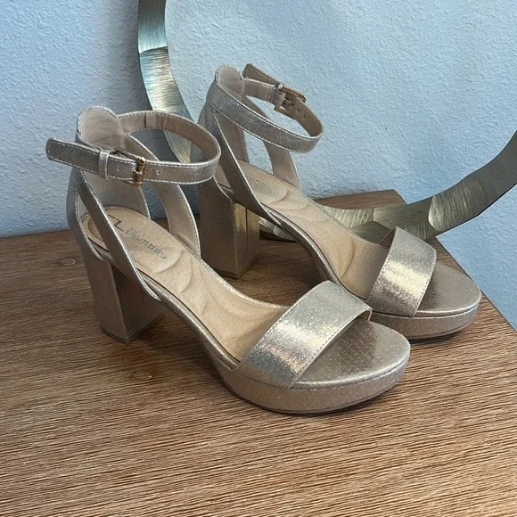 CL by LAUNDRY Starstone Platform Gold Heels - Picture 5 of 11